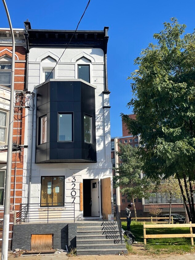Foto principal - 3207 Ridge Ave