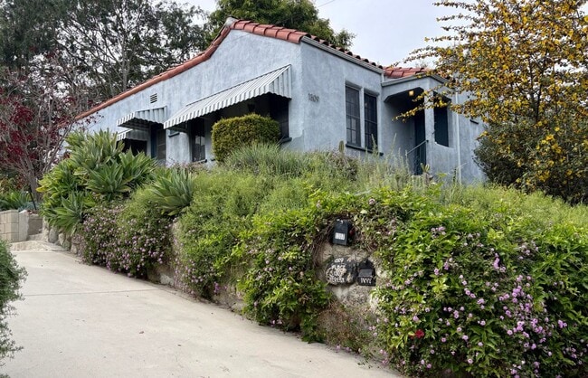 Building Photo - 1309 Montecito Dr