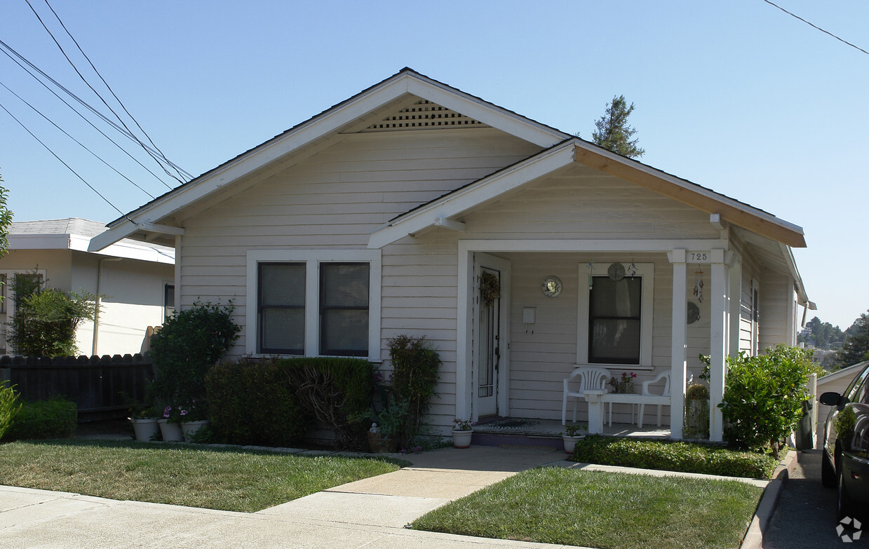 Foto principal - 725-735 Arlington Way