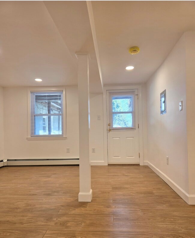 Foto del edificio - 114 Woodbridge Ave
