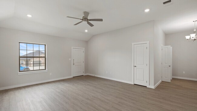 Puerta de entrada + armario para ropa blanca - 1303 Antelope Trl