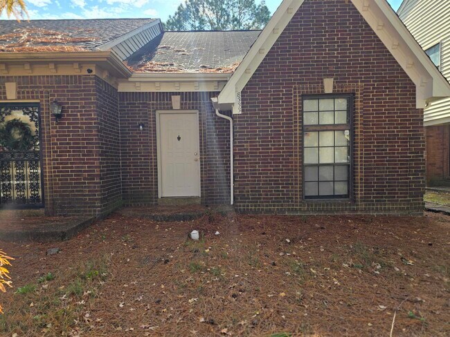 Foto del edificio - 8333 Twin Rivers Dr