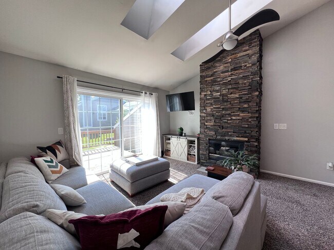 Foto del edificio - Spacious 3 bedroom Condo In Comstock Park