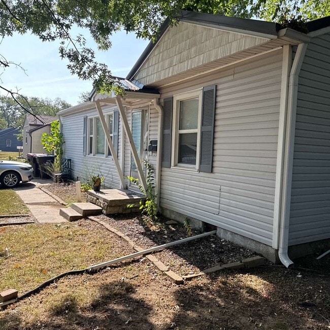 Building Photo - 910 Vest Dr