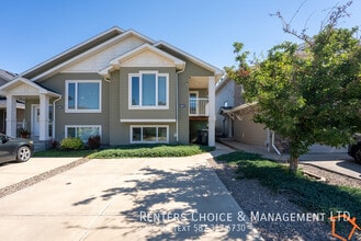 Building Photo - 607 Silkstone Point W