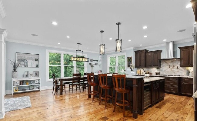 Foto del edificio - 9N660 Whispering Springs Ln