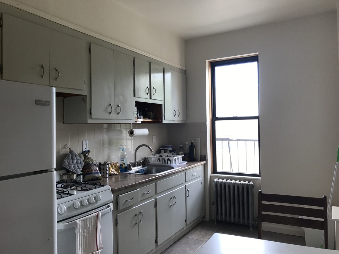 Primary Photo - 64-45 Catalpa Ave