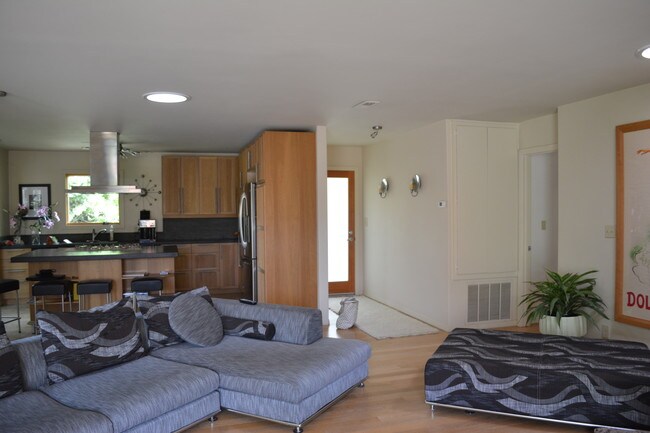 Foto del edificio - 916 Via Brocha Via