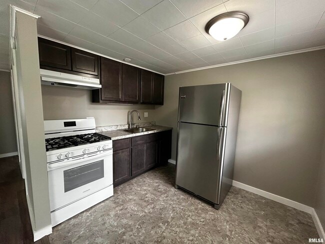 Building Photo - 135 Shadoway Dr