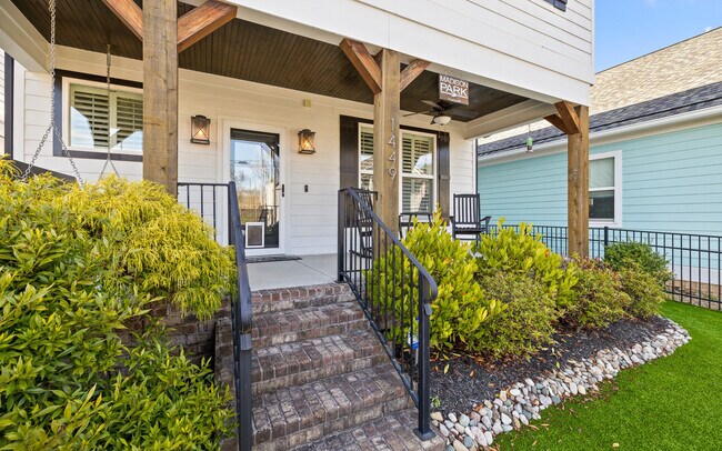 Foto del edificio - 1449 Madison St