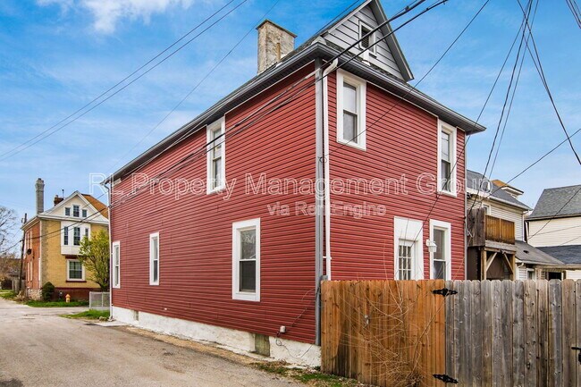 Foto del edificio - 118 Sherman Ave