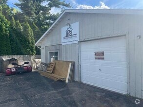 Building Photo - 4211 W Beltline Hwy