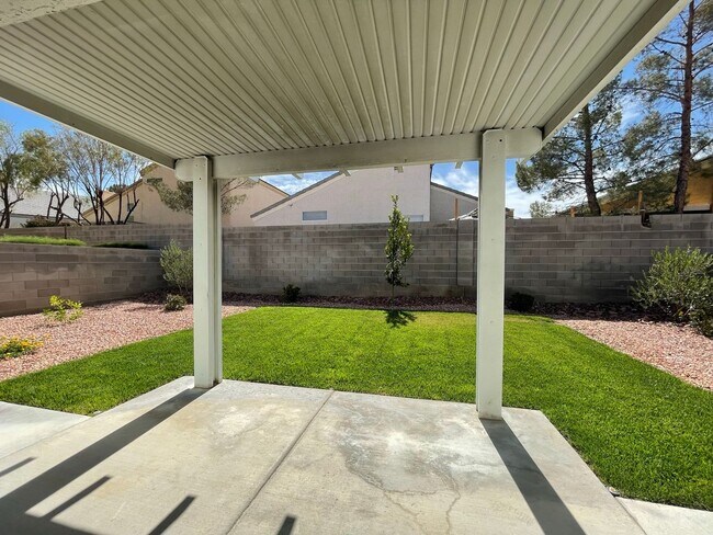 Foto del edificio - Charming Single-Story Home with 3-Car Gara...