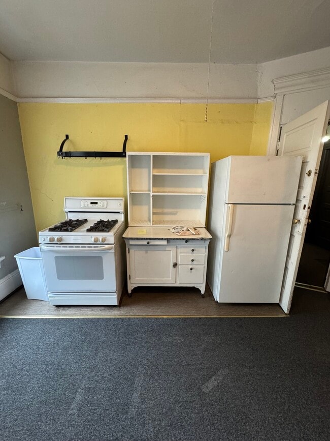 Building Photo - 1717 W Burnside St