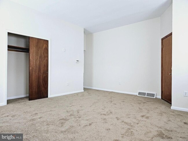 Building Photo - 534 Park Ave