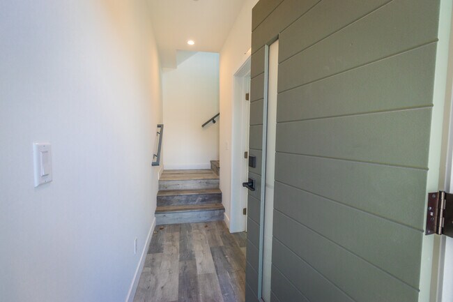 Building Photo - 5142 Riverton Ave