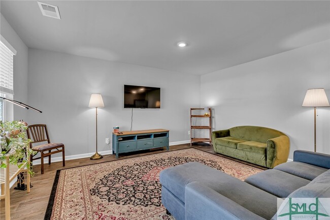 Building Photo - 216 Skylark Rd