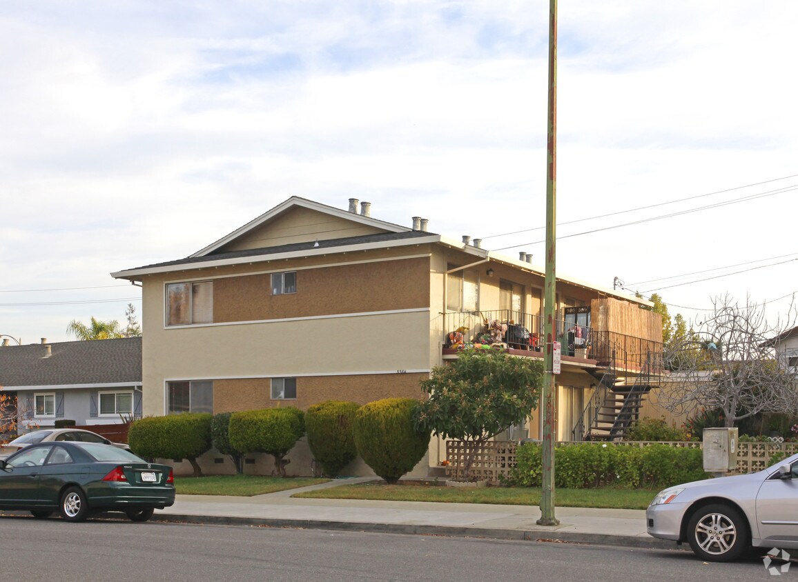 Building Photo - 5384-5398 Dellwood Way