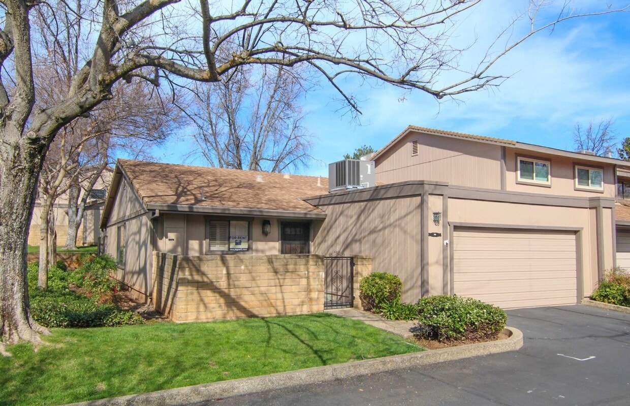 Foto principal - Remodeled Redding Condo!