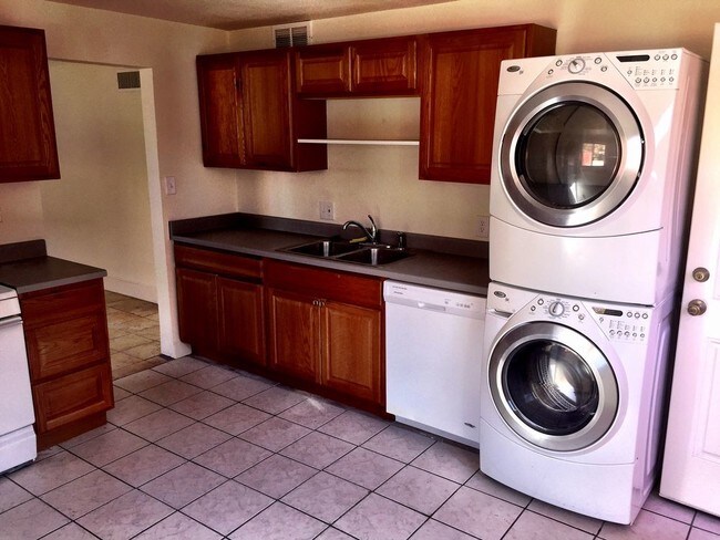 Foto del edificio - Updated 2 Bedroom in Aurora - MUST SEE
