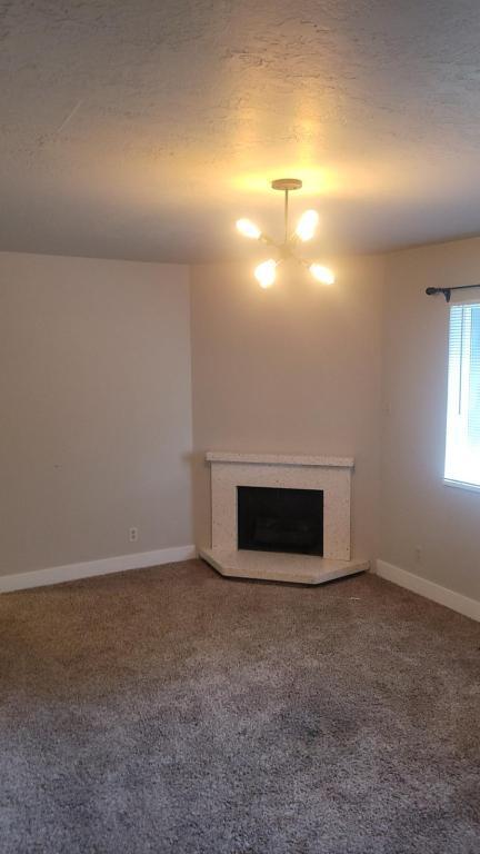 Foto del edificio - 240 E 400 N