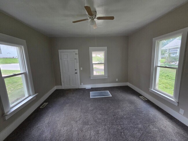 Foto del edificio - 1046 W Maple Ave