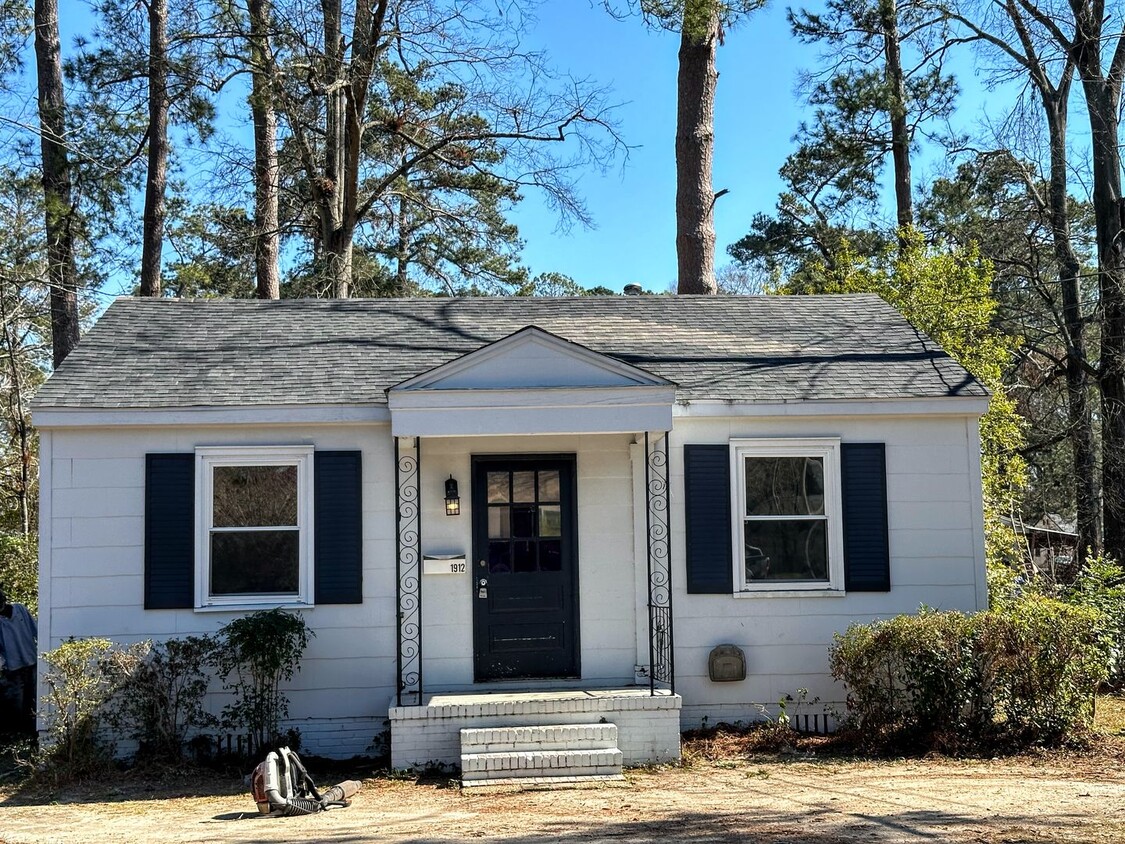 Primary Photo - AFFORDABLE 2BEDROOM 1 BATH W/ SPACIOUS FEN...