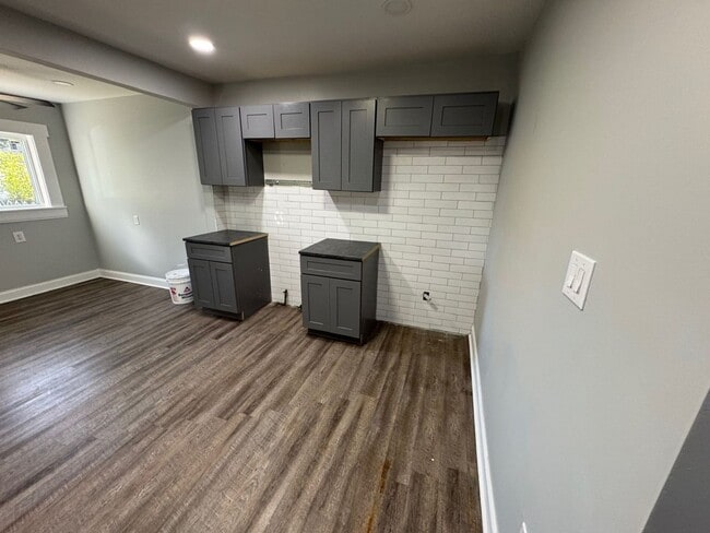 Building Photo - 384 Clarendon Ave