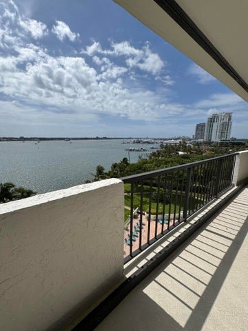 Foto del edificio - 5200 N Flagler Dr