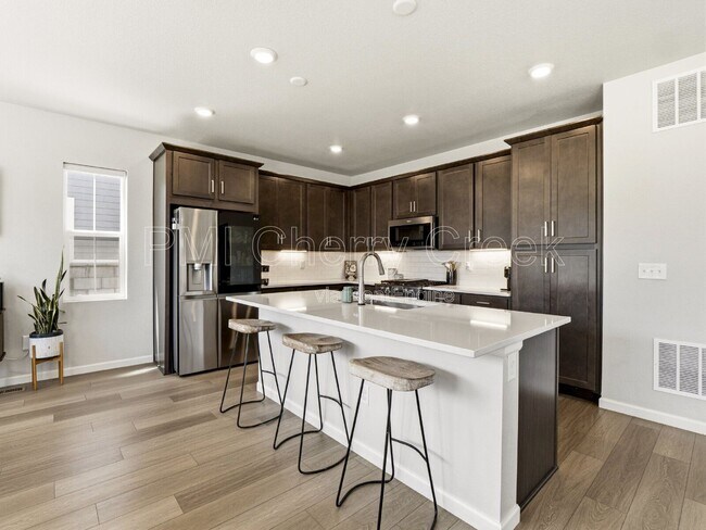 Foto del edificio - 3424 N Grand Baker Ct