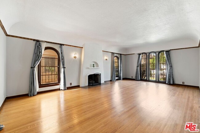 Foto del edificio - 1028 Meadowbrook Ave