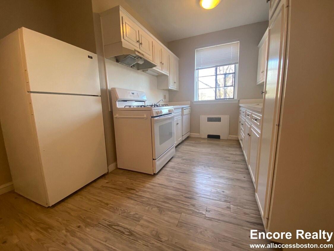 Primary Photo - 30 Longwood Ave