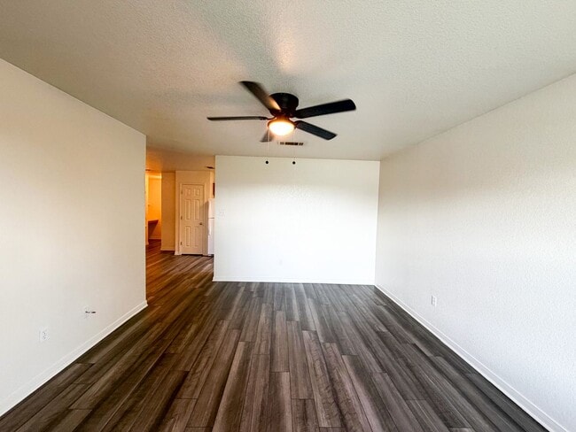 Building Photo - 310 Cedar Ridge Dr