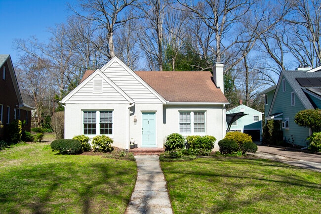 Perfect cottage centrally located in Plaza Midwood neighborhood – just a 5-10 min walk/bike to groce - 2101 Chambwood Dr