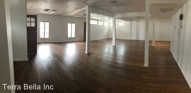 Foto del edificio - 601 W 8th St