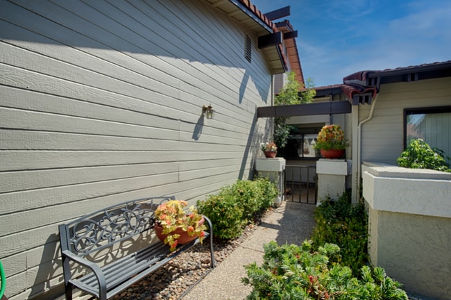 Building Photo - 4871 El Cid Dr