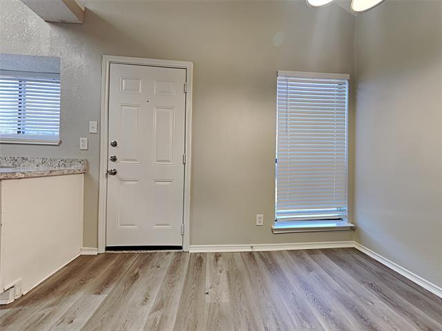 Building Photo - 906 Sylvan Creek Dr