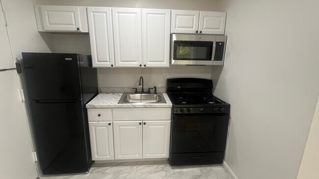 Building Photo - 510 Stuyvesant Ave