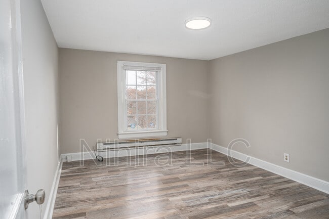 Building Photo - 814 Sunset Ave