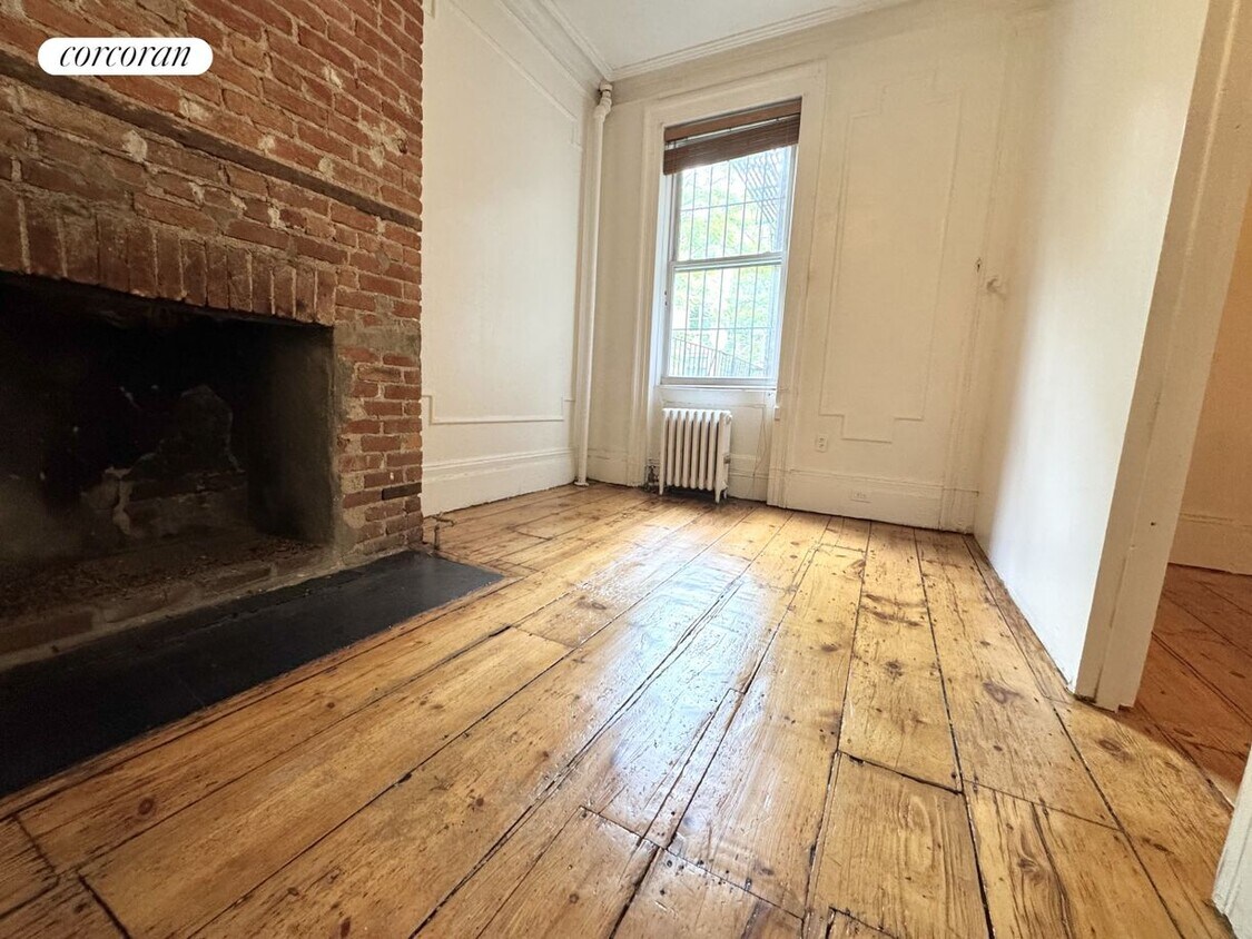 Foto del edificio - 327 W 18th St