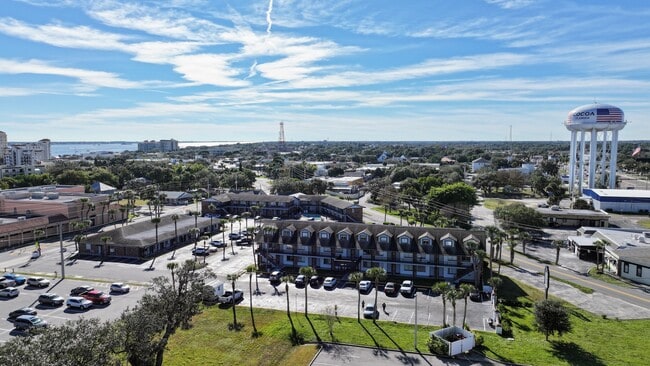 Building Photo - Cocoa Village Flats