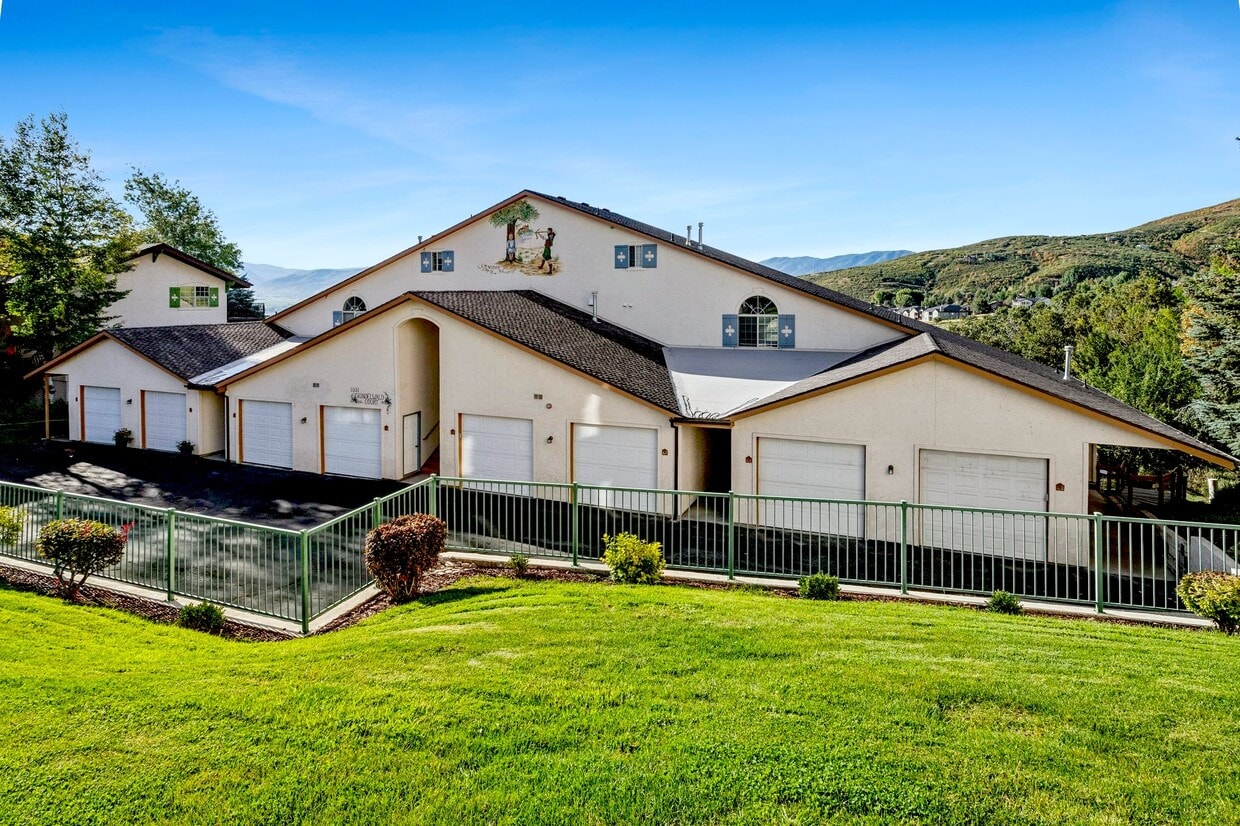 Primary Photo - 1031 W Grindelwald Ct