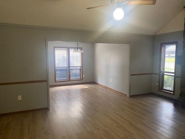 Building Photo - 4 Bedroom 2 Bath Bartlett Home for Rent.