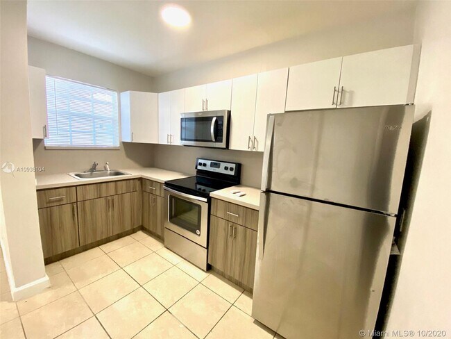 Foto del edificio - 410 NE 62nd St