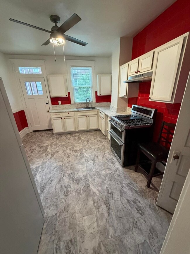 Foto del edificio - 3339 Webster Ave