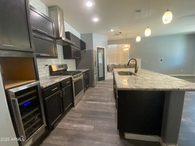 Building Photo - 7721 S 68th Dr