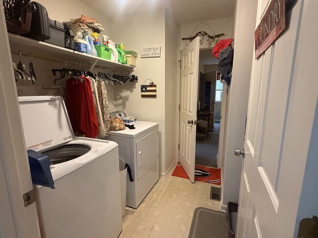 Building Photo - 251 Micasa Dr