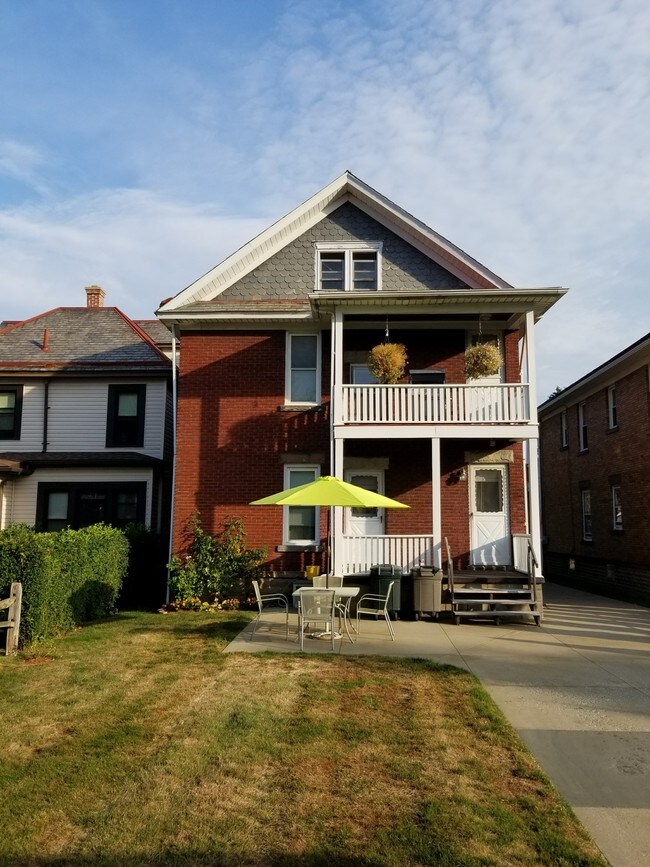 1131 W 28th St, Erie, PA 16508 Apartment for Rent in Erie, PA