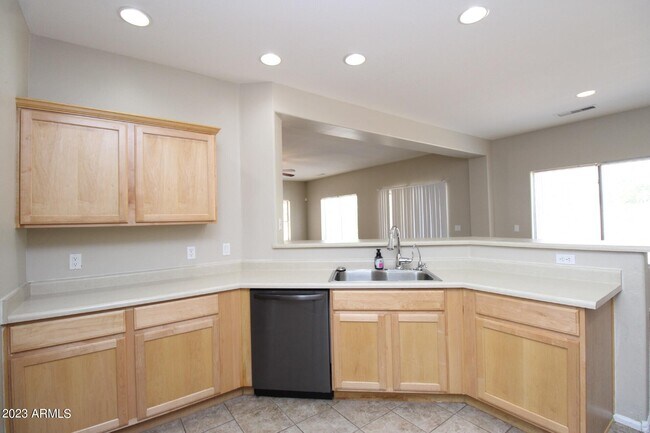 Building Photo - 43994 Cypress Ln