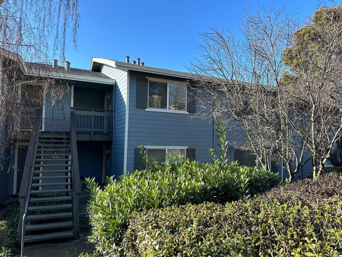 Primary Photo - 311 Spyglass Pkwy
